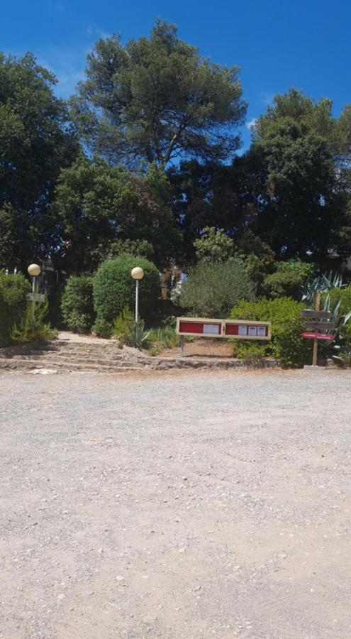 Le Relais Des Lavandins Le Muy Luaran gambar